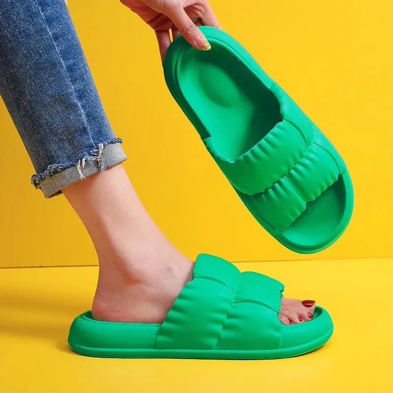 2025 New Summer Women's Soft Sole Cloud Slippers – EVA Thick Platform Non-Slip Flip Flops for Beach & Bathroom