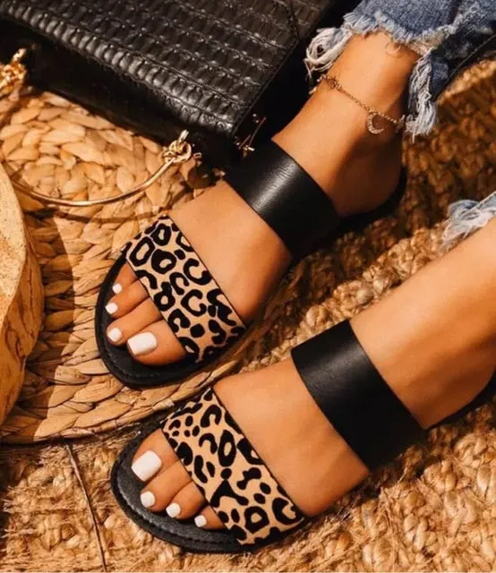 2025 Women’s Outdoor Beach Sandals – Double-Layer Leather Graffiti Print Non-Slip Slippers