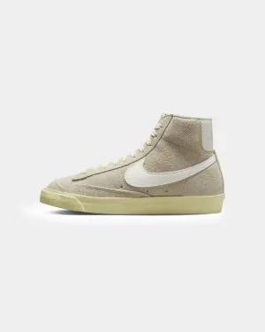 Nike Women's Blazer Mid '77 Vintage Light Bone/Sail Fashionable - design