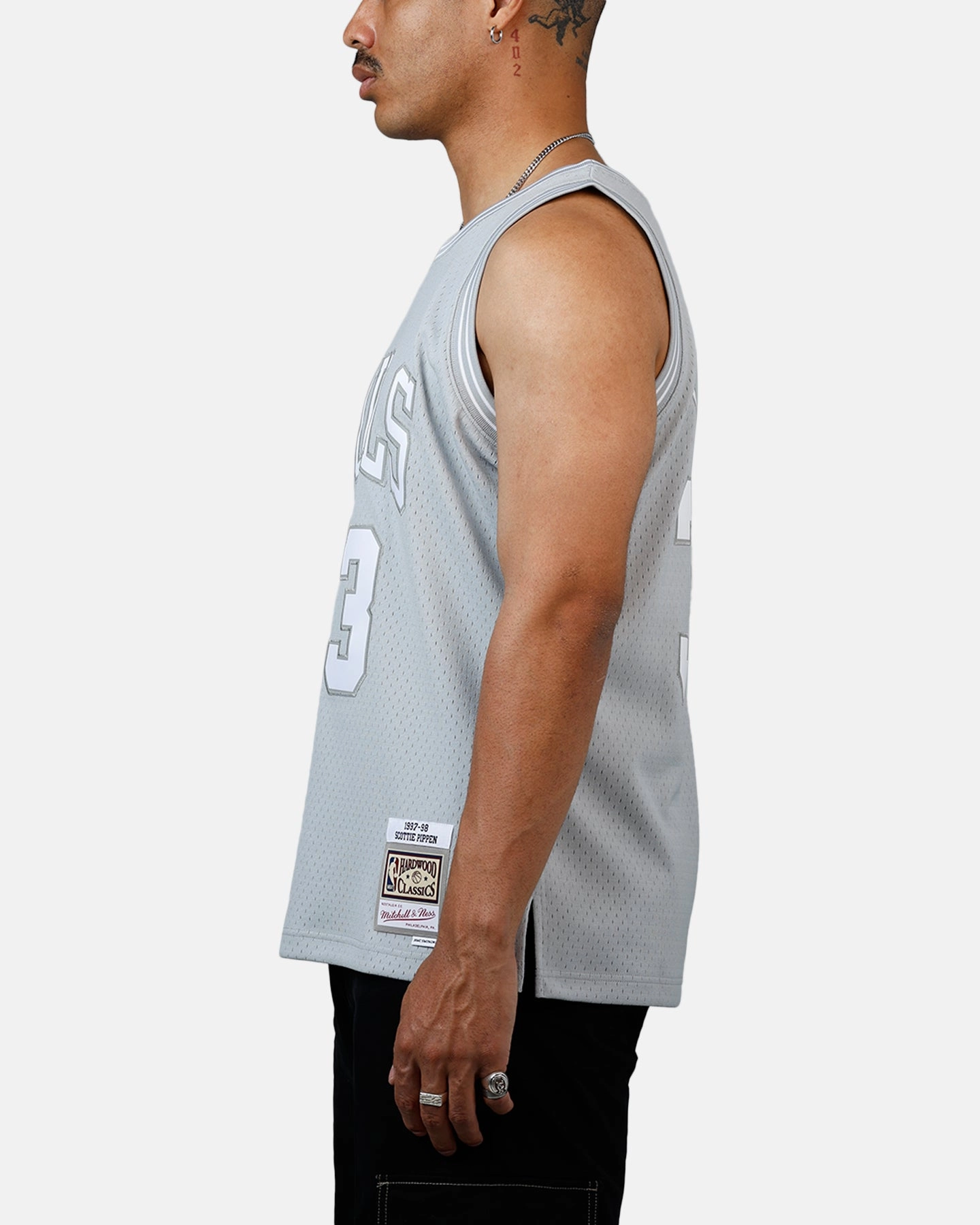 Smart Wear Reflective Safety Details Mitchell & Ness Chicago Bulls Scottie Pippen 1997-1998 Swingman Jersey Grey