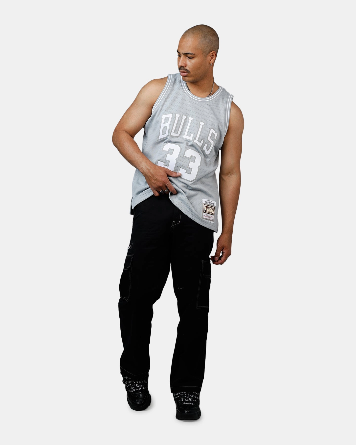 Flexible Drop Shoulder Cut Mitchell & Ness Chicago Bulls Scottie Pippen 1997-1998 Swingman Jersey Grey
