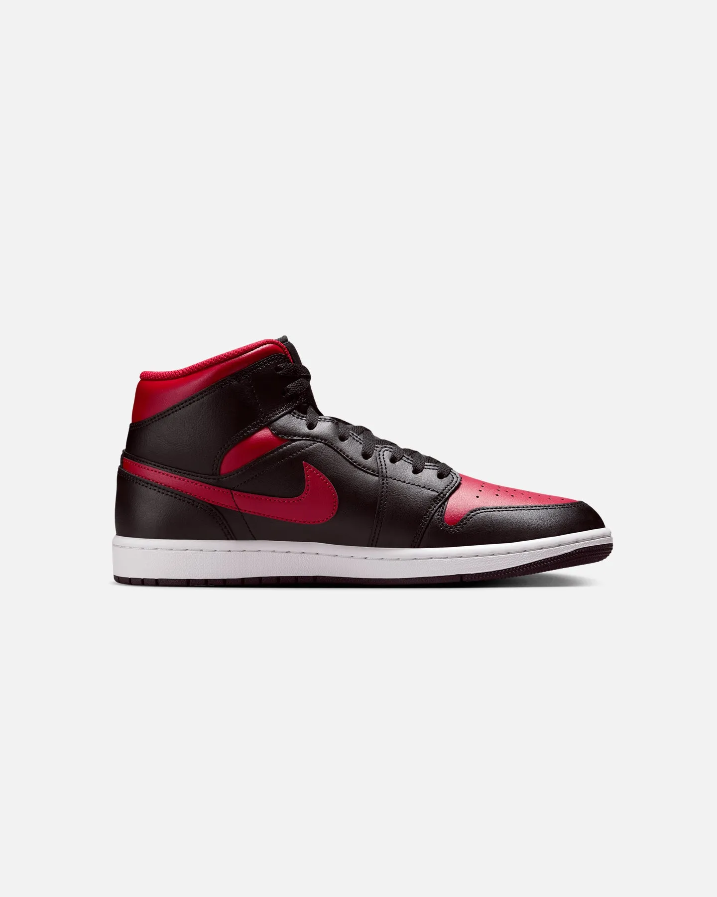 Jordan Air Jordan 1 Mid "Bred" Black/Varisty Red-Summit White Dynamic Walk Snug Heel Lock Fit