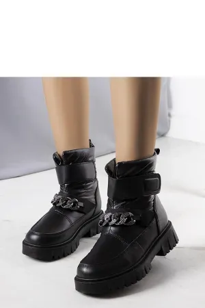 Black chain snow boots
