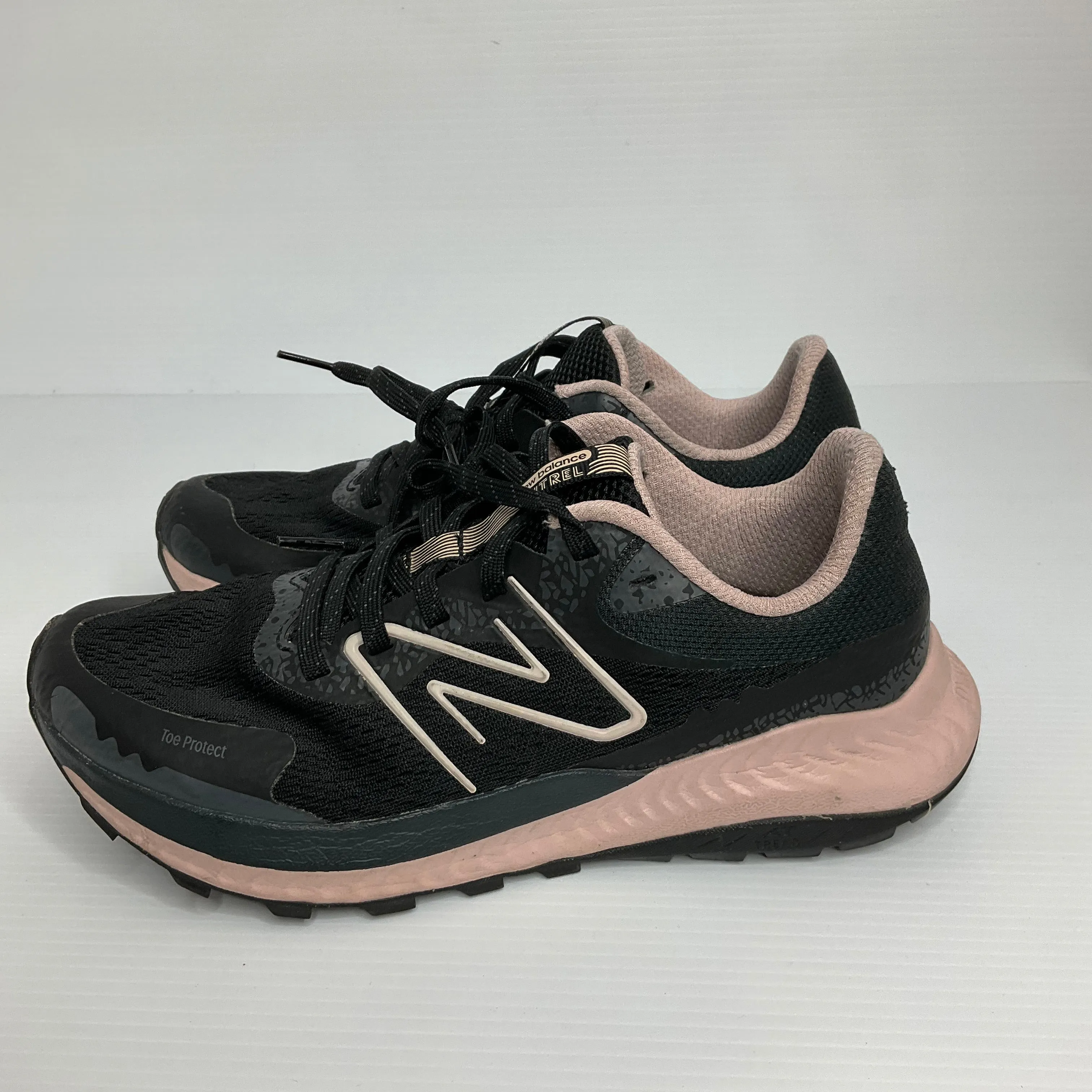 Black Shoes Athletic New Balance, Size 9
