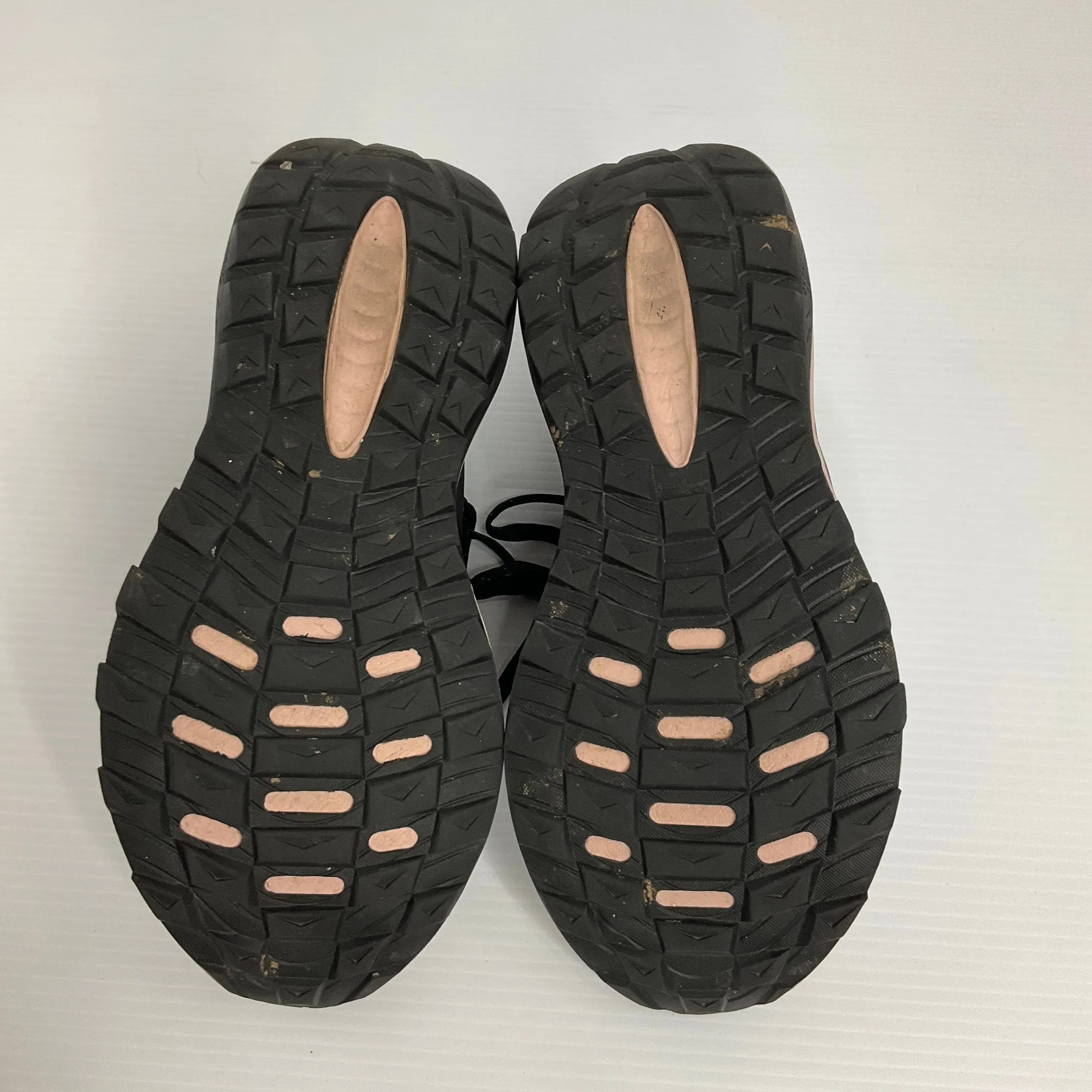 Black Shoes Athletic New Balance, Size 9