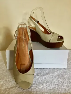 BRAND NEW MODA IN PELLE CREAM FAUX LEATHER PEEPTOE SLINGBACK WEDGE HEEL SANDALS SIZE 7/40