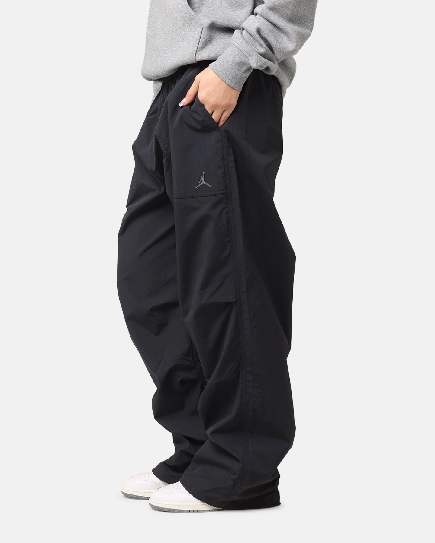 Breathable mesh design Jordan Essential Statement Woven Pant Black