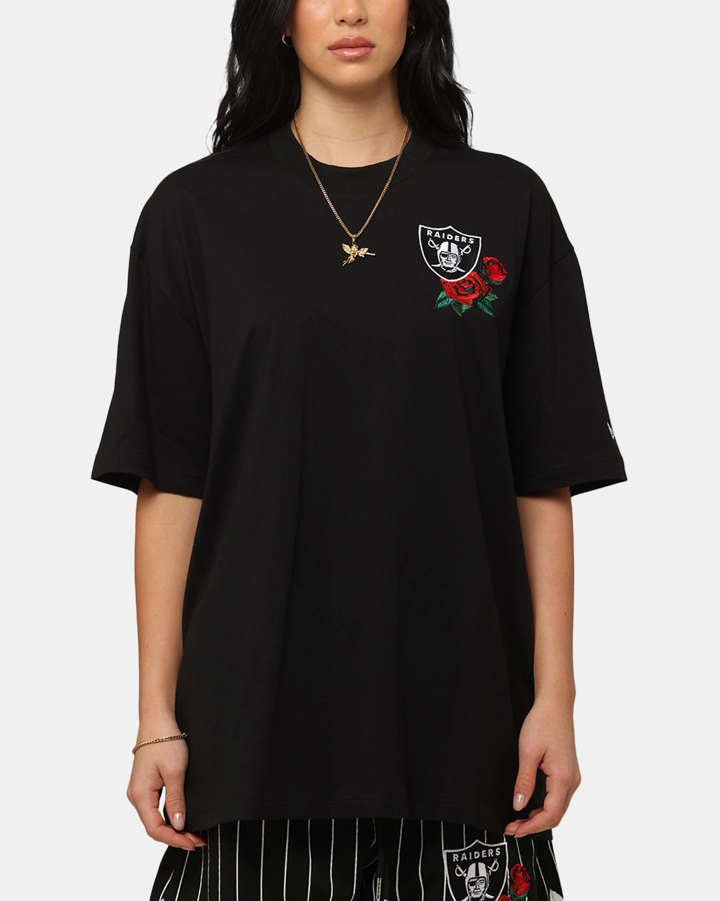 New Era Las Vegas Raiders Rose Oversized T-Shirt Black Elegant and Relaxed