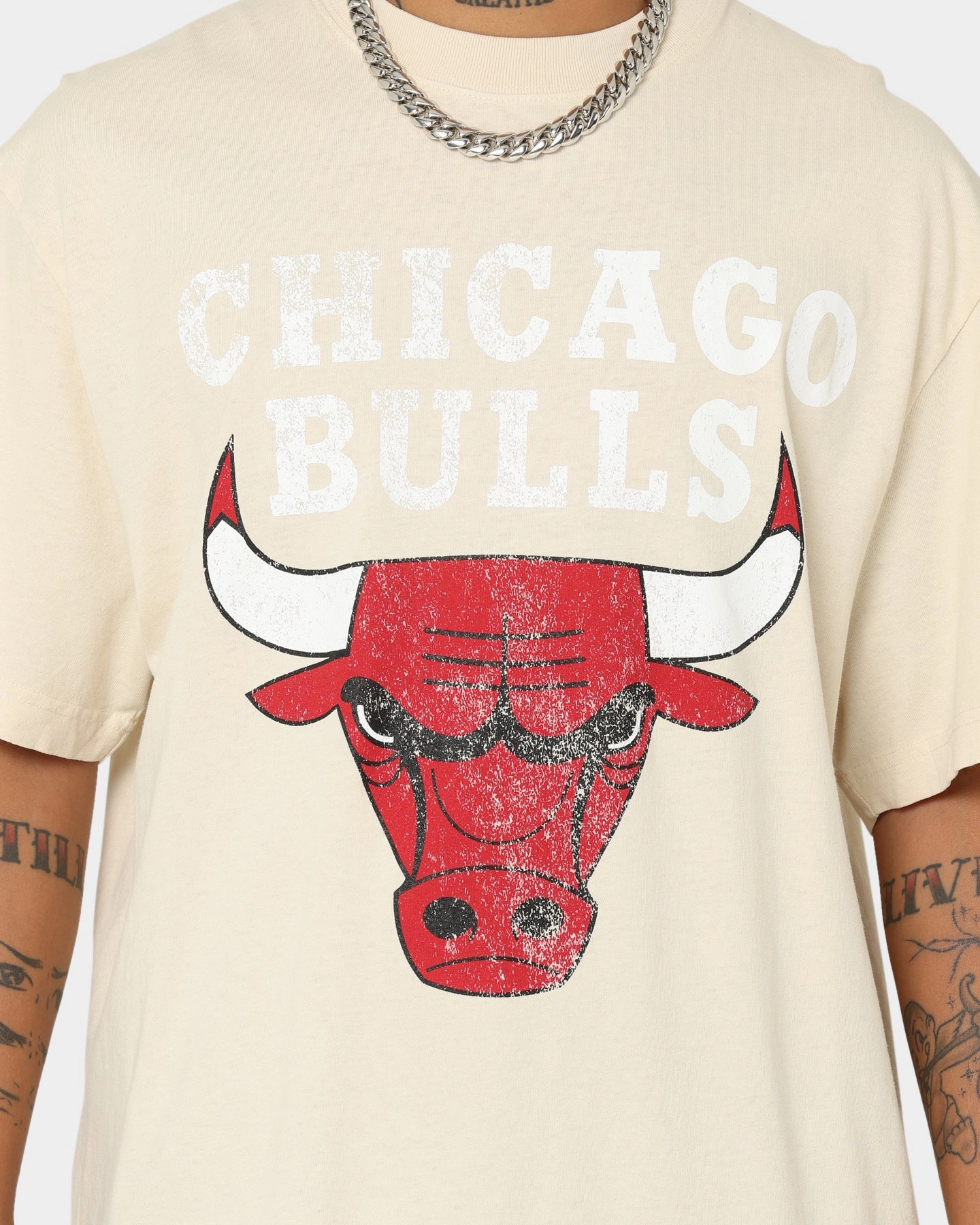 Mitchell & Ness Chicago Bulls Oversized Logo T-Shirt Sand Stylish Look Practical Design