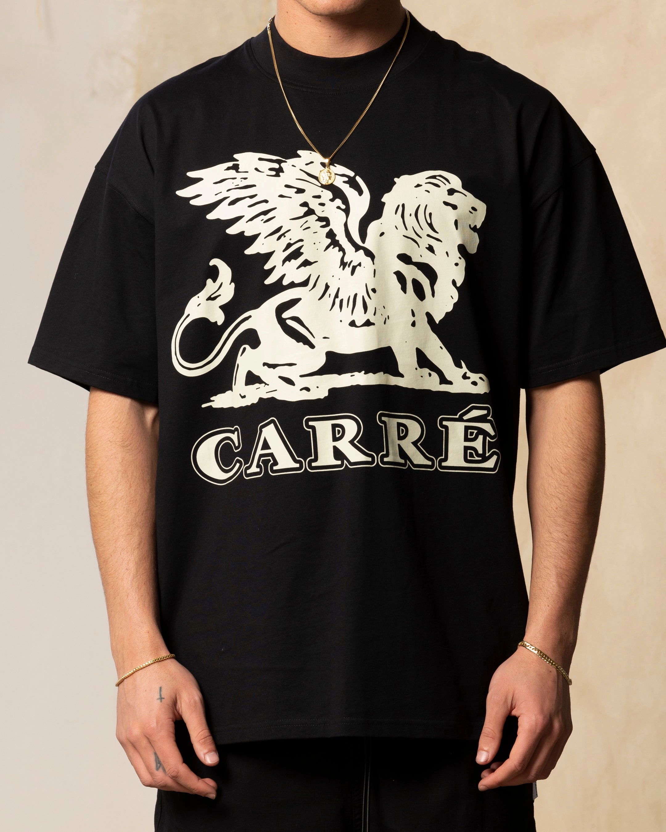 Carre Brave Oversized T-Shirt Black Chilly Comfort Low Profile Collar