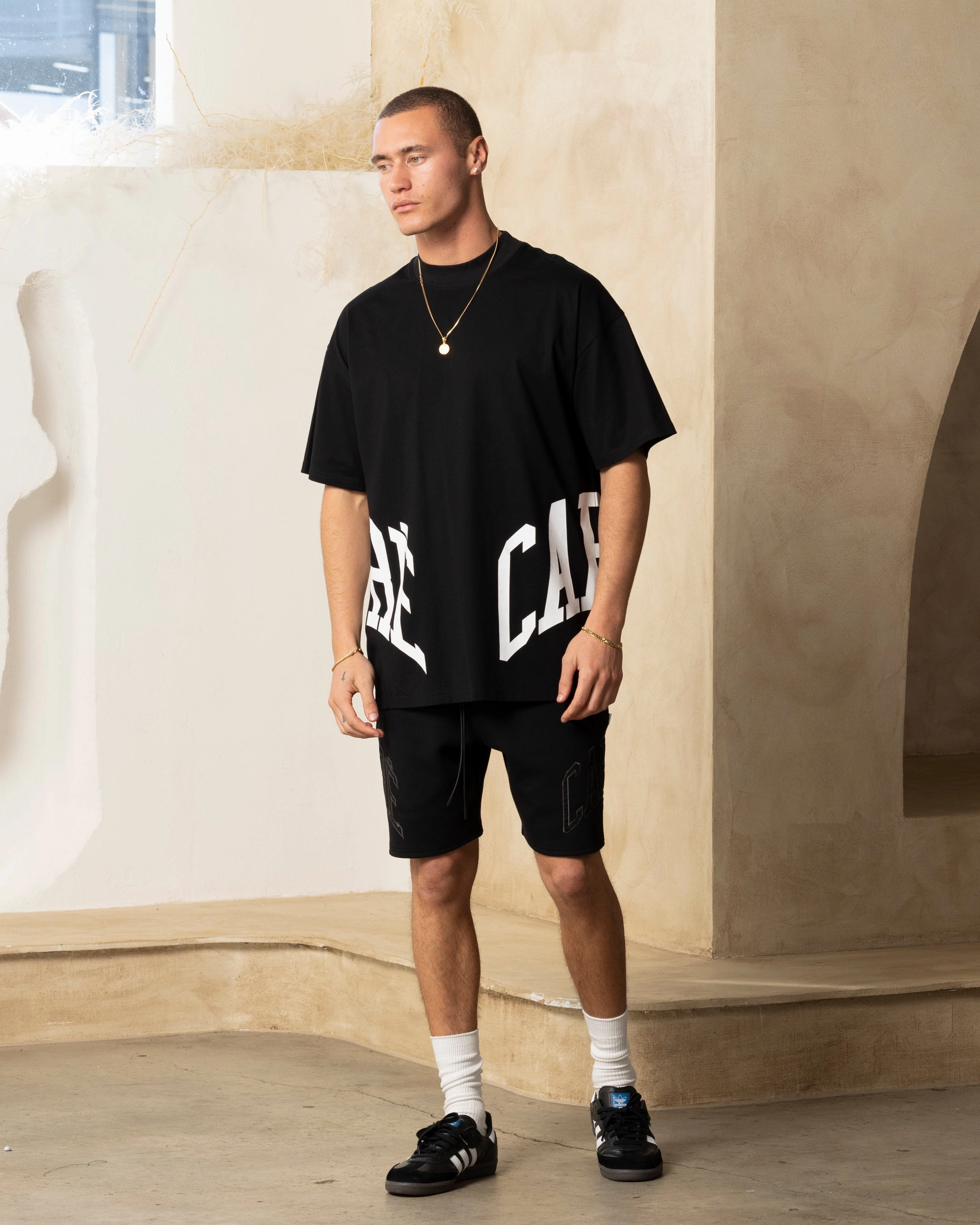 Effortless Fit Minimalist Style Carre Double Arch Oversized T-Shirt Black