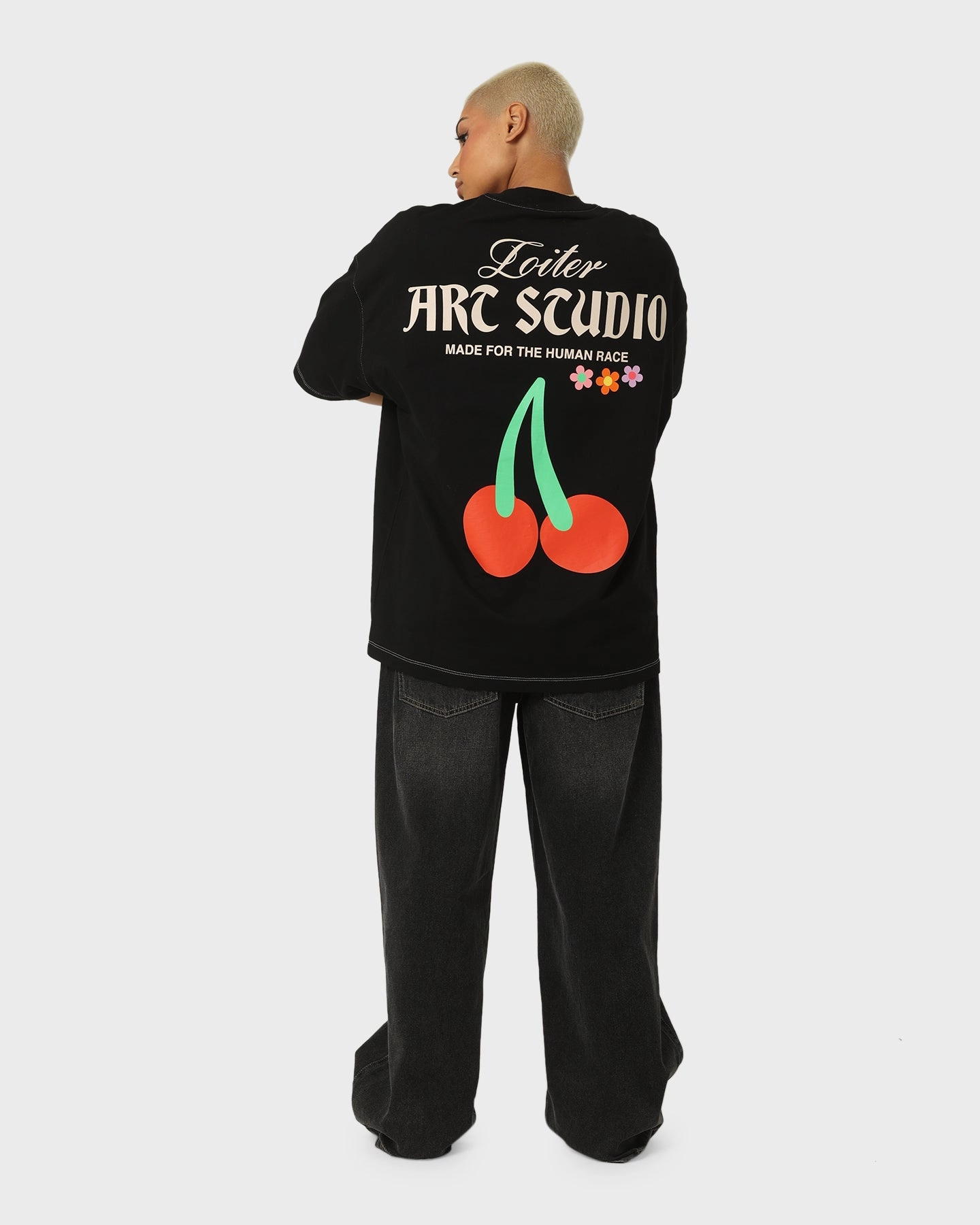 Loiter Studio Oversized T-Shirt Black Outdoor Trend Look