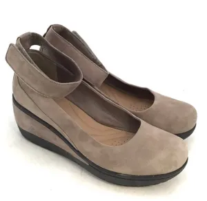 Clarks Women's Tan Wedge Pump Heels - Size 6M