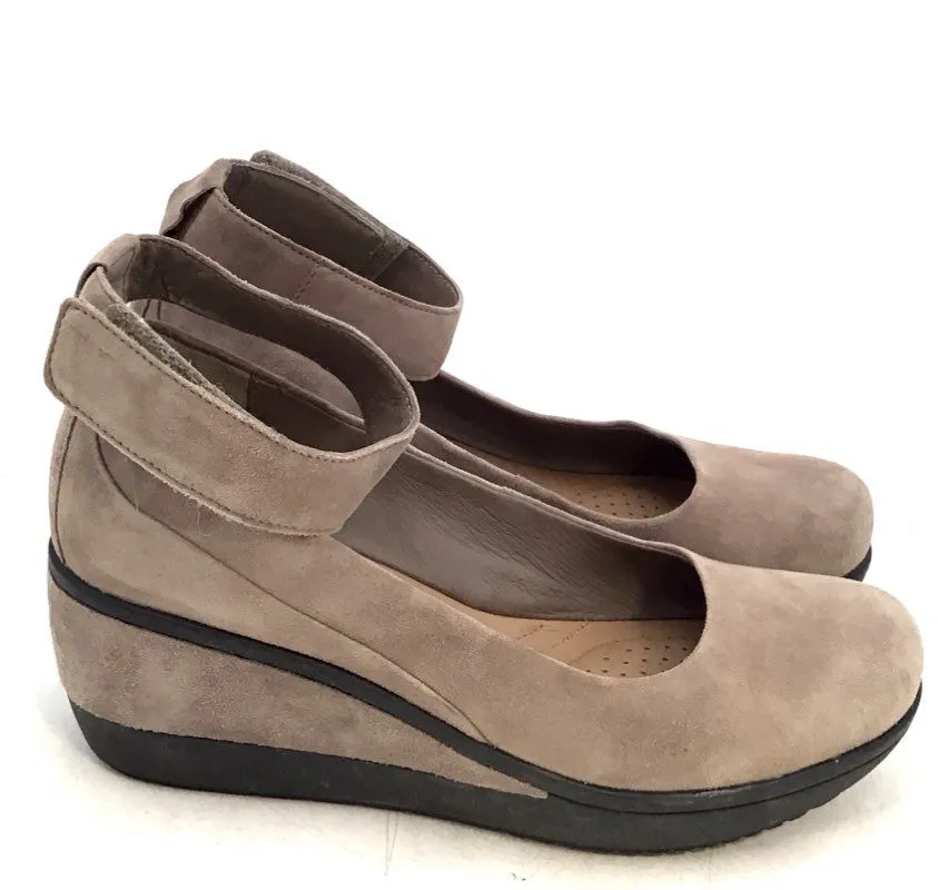 Clarks Women's Tan Wedge Pump Heels - Size 6M