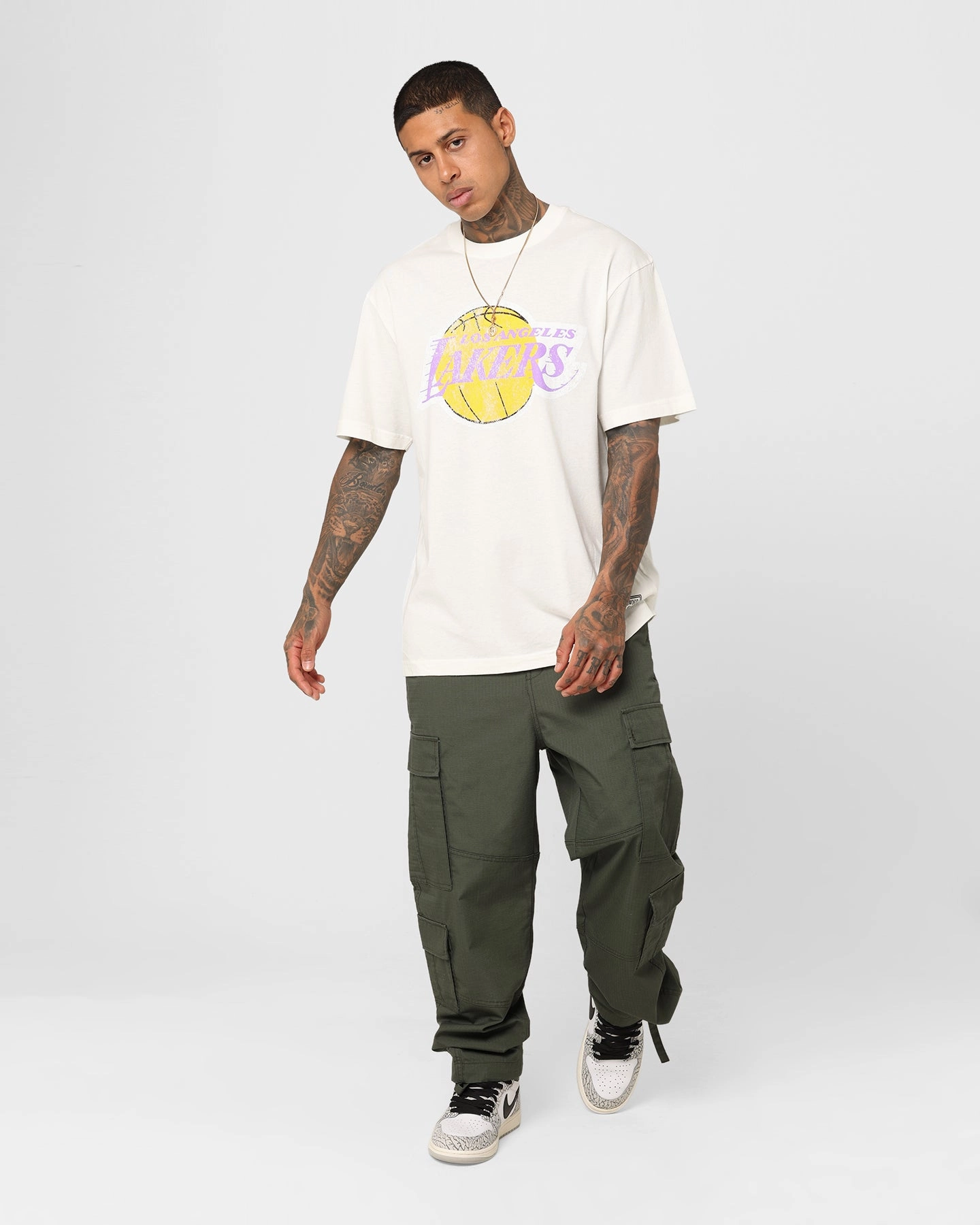 Mitchell & Ness Los Angeles Lakers Oversized Logo T-Shirt Vintage White Chic Comfort