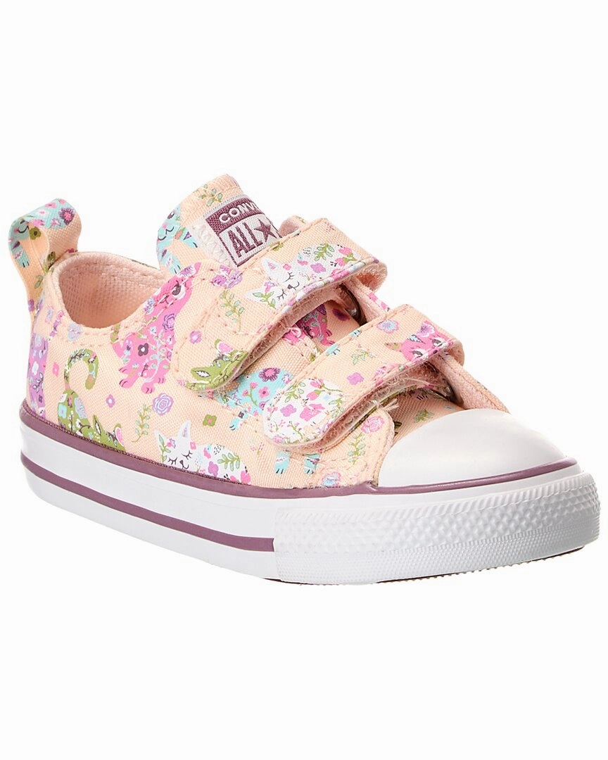 Outdoor Fit Converse Chuck Taylor All Star 2V Canvas Sneaker