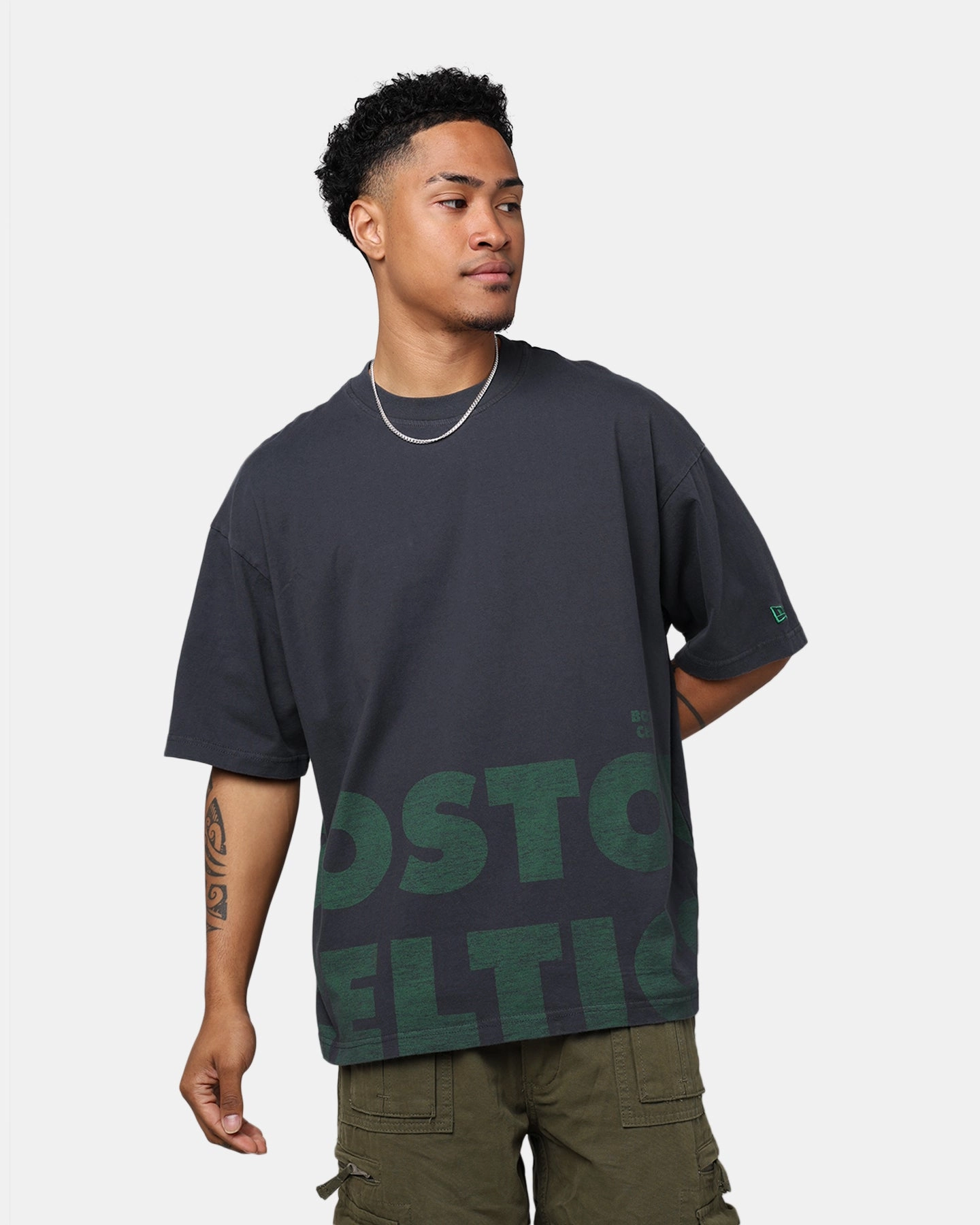 New Era Boston Celtics Oversized T-Shirt Black Travel Trend