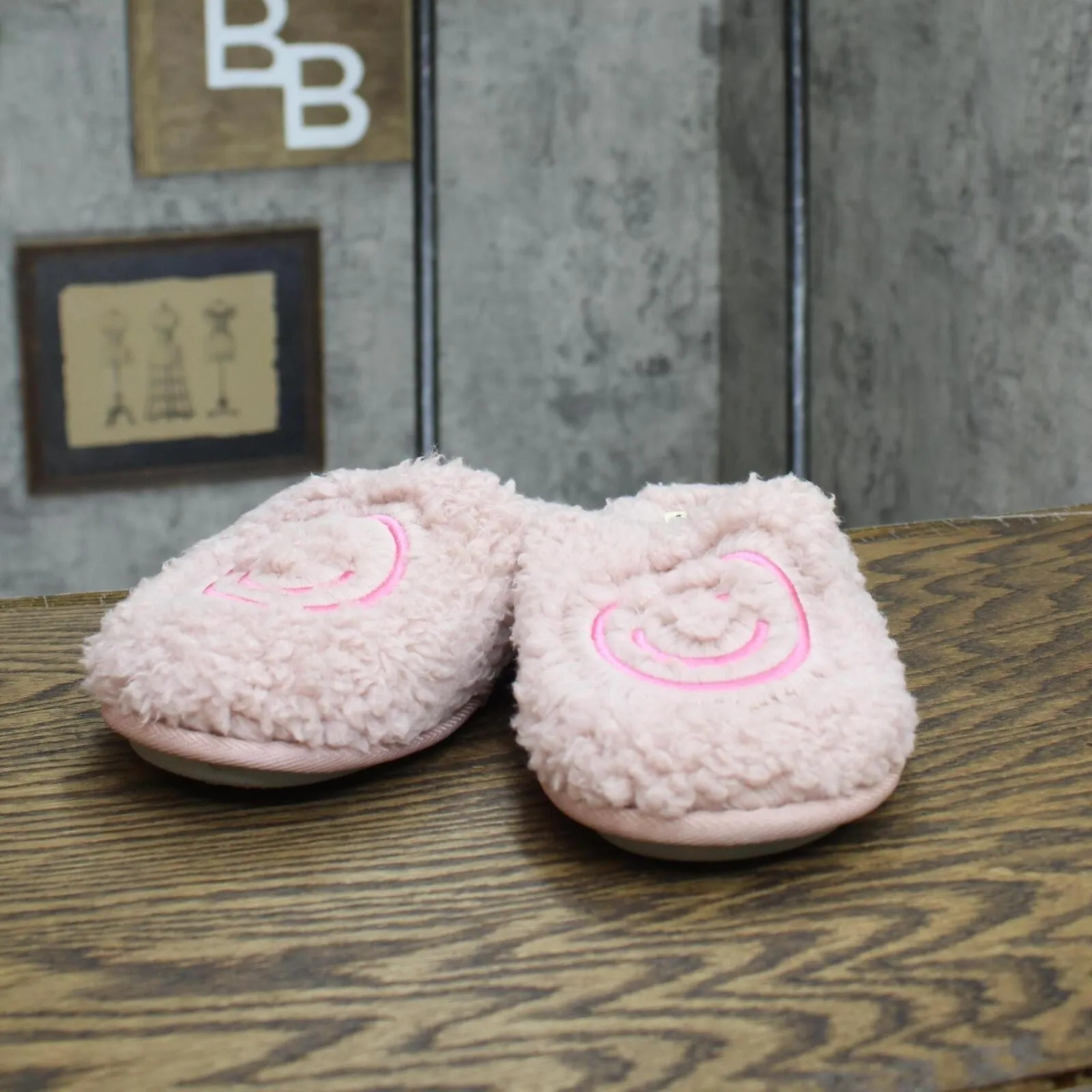 Dluxe By Dearfoams Girls Youth Happy Face Scuff Slippers 88544850 Light Pink 4/5