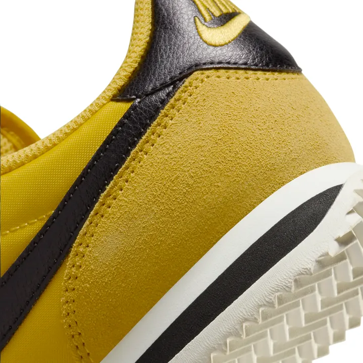 Nike scarpa sneakers da adulto Cortez DZ2795 700 giallo-nero Pebax Technology rigid sole shoes