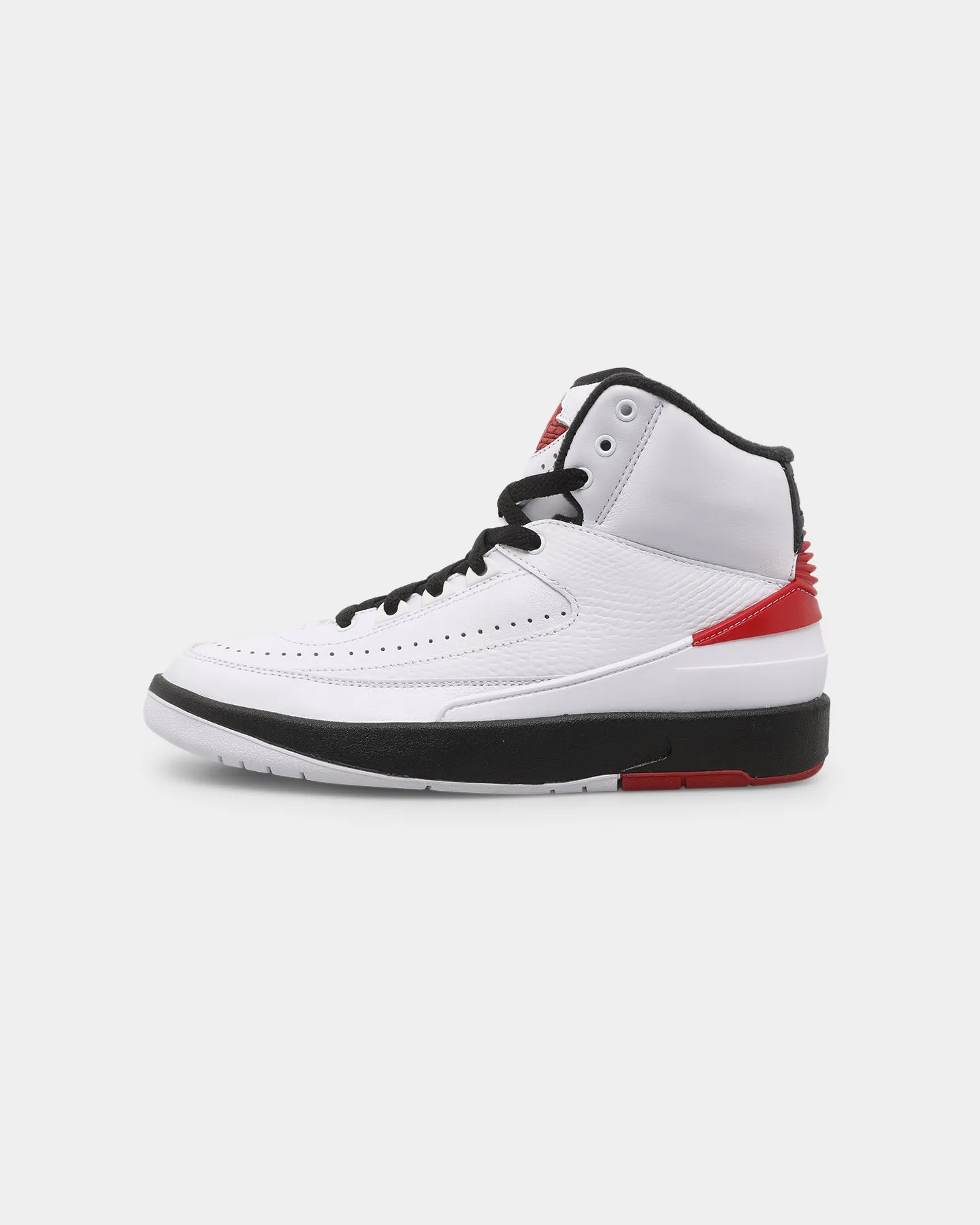 Jordan Women's Air Jordan 2 Retro "Chicago" White/Varsity Red Solo - running