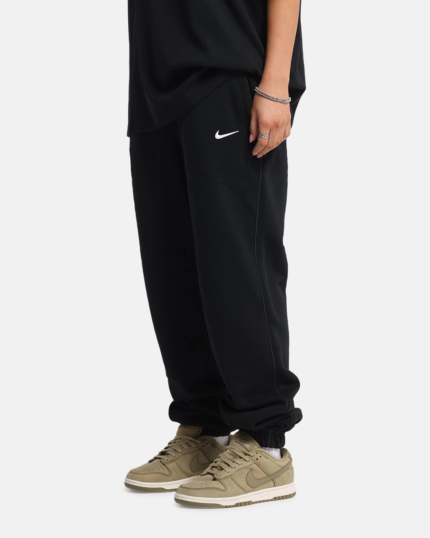 Nike Nocta Fleece CS Sweat Pants Black/White TailoredSilhouette Formal Look