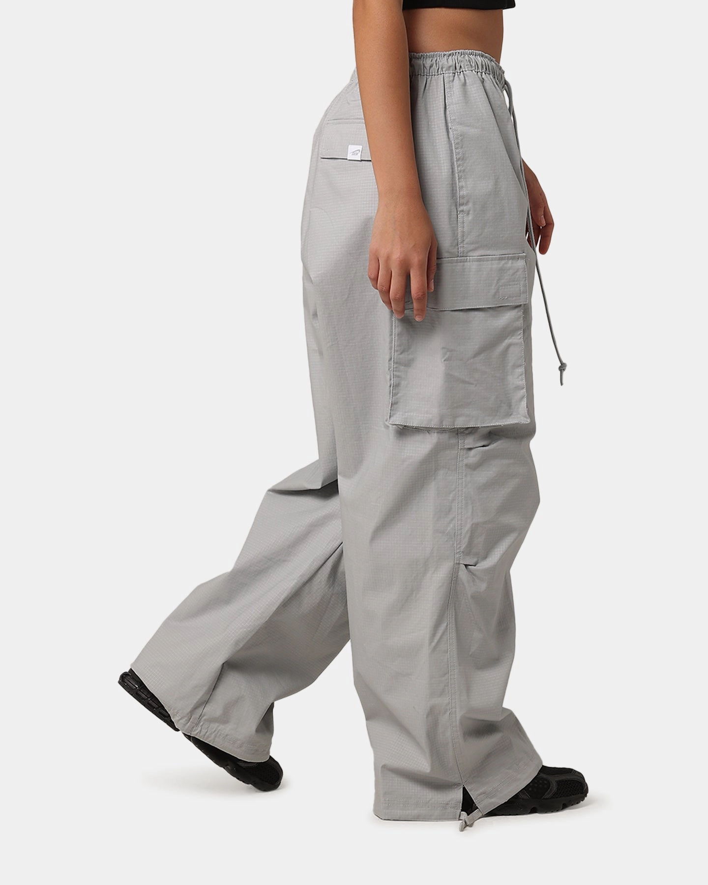 Odor Control Treatment Nike Women's Sportswear Dance Cargo Pants Light Smoke Grey