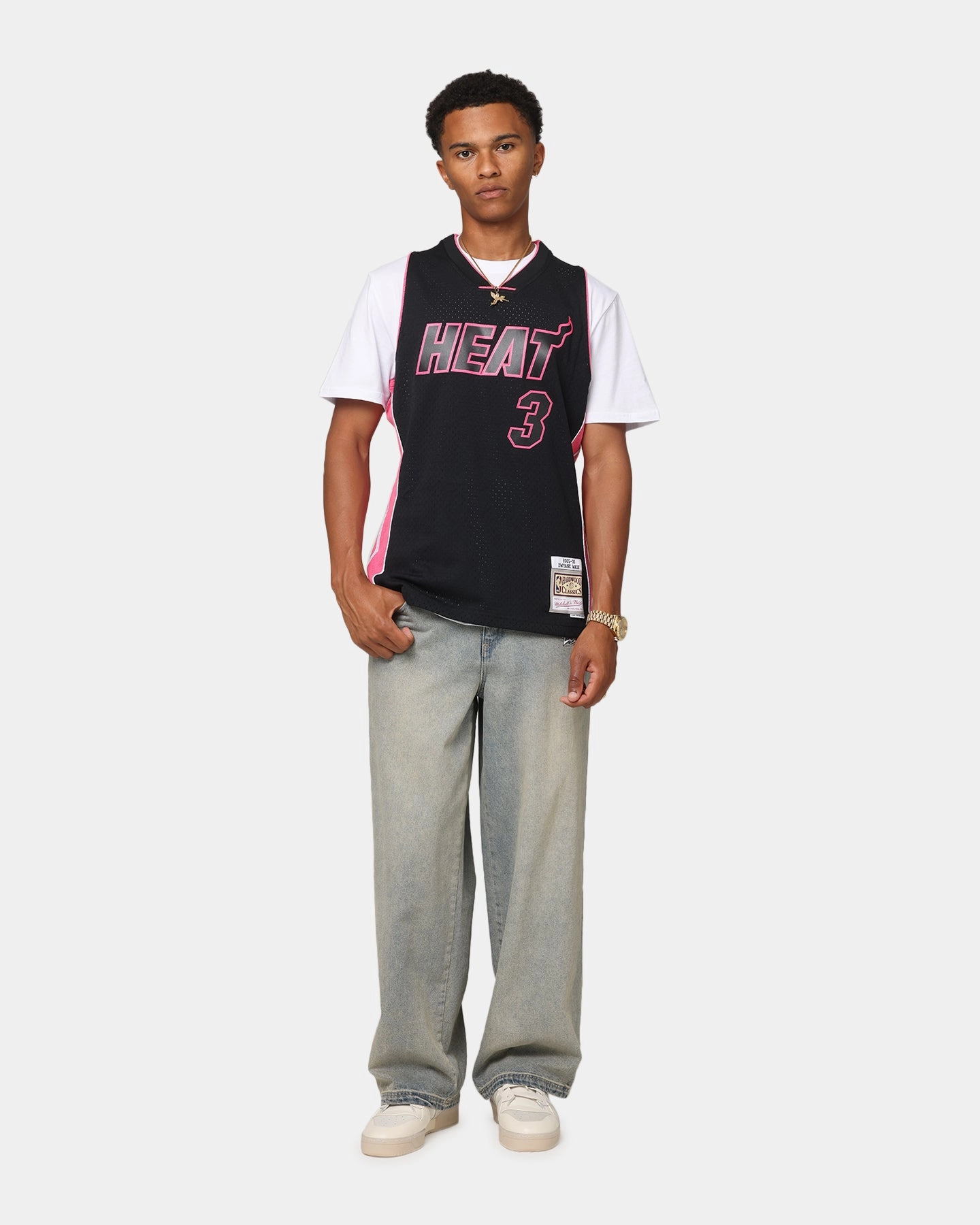 Mitchell & Ness Miami Heat Dwyane Wade 'Volt' 2005 Swing Jersey Black/Pink Outdoor Ready
