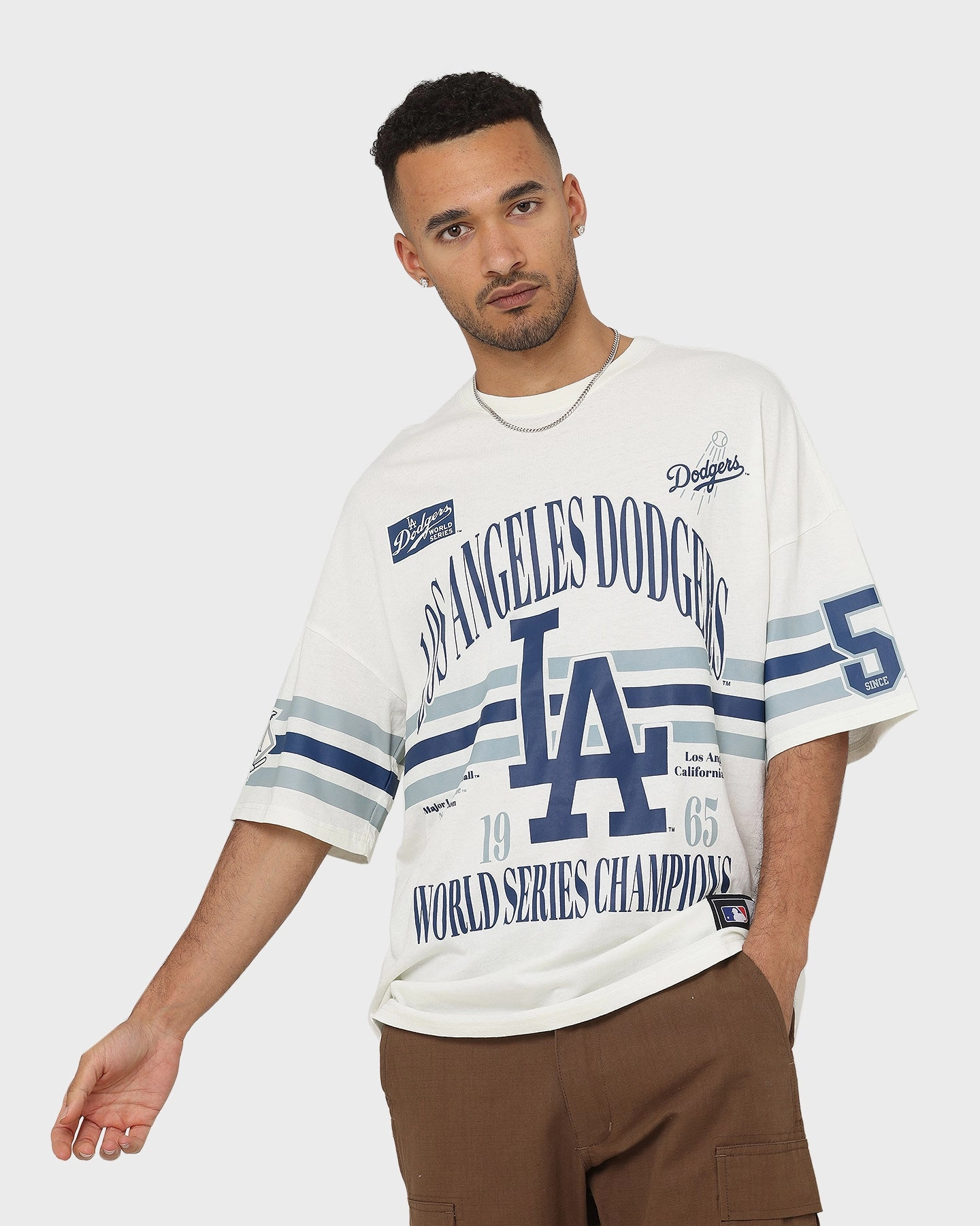 Majestic Athletics Los Angeles Dodgers Champion Arch Stripe Oversized T-Shirt Optic White Chic Design
