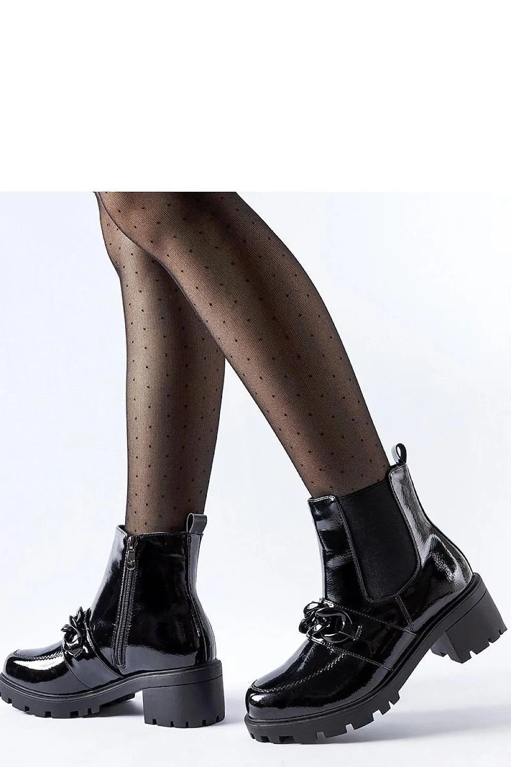 Elegant boots decorated with a metal buckle