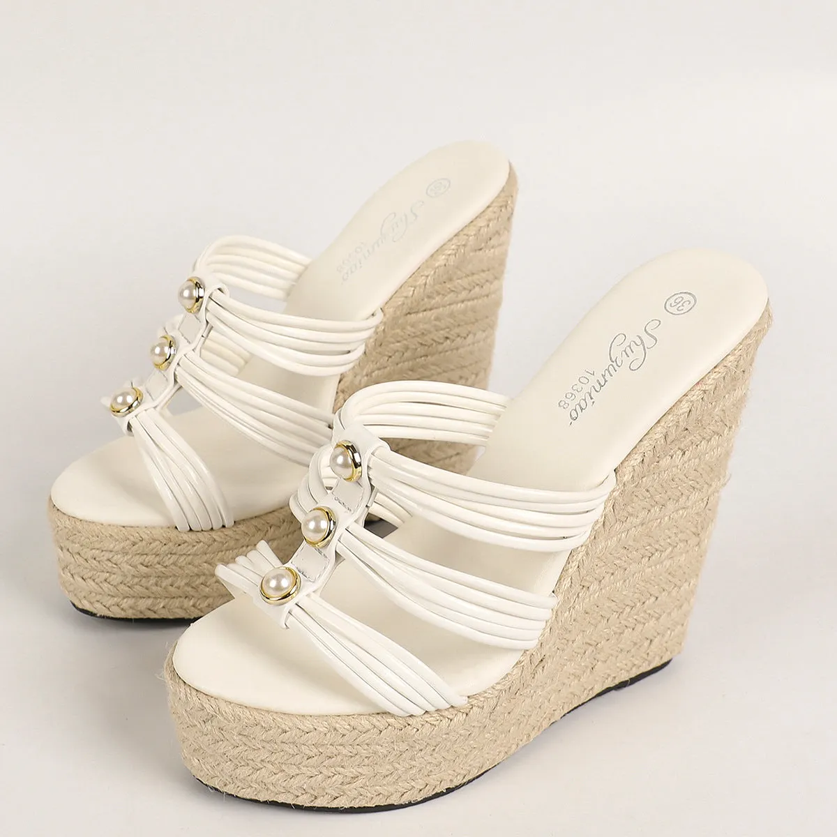 Erica Simple Straw Wedges