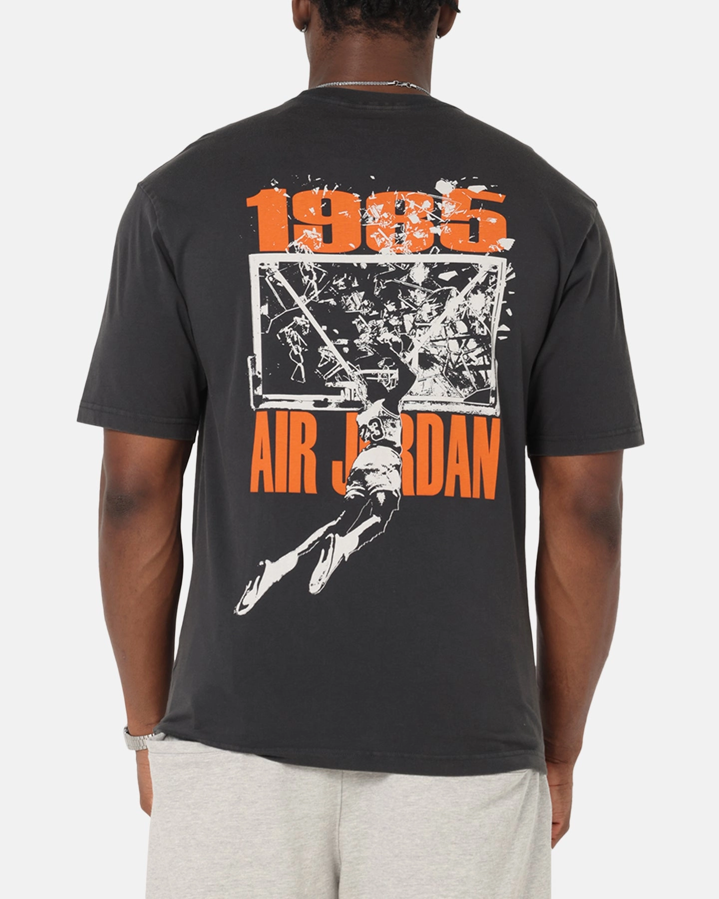 SlimFitDesign Non Toxic Materials Jordan Brooklyn Shattered Back Board Oversized Graphic T-Shirt Off Noir/Sail