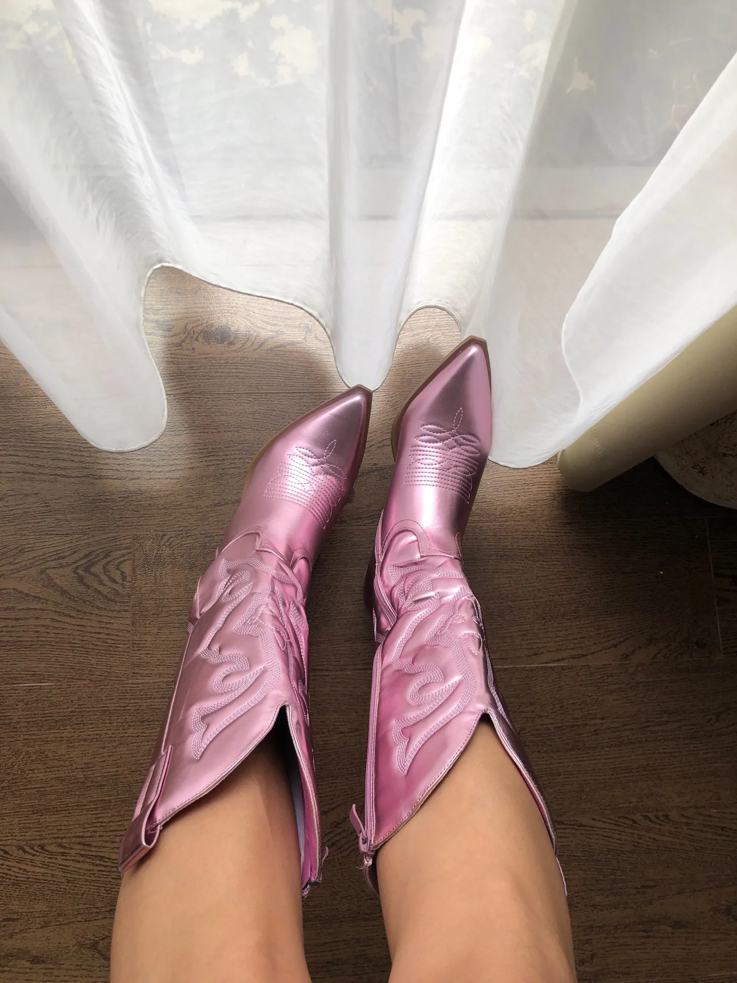 Gardenia Shiny Metallic  Embroidery Boots