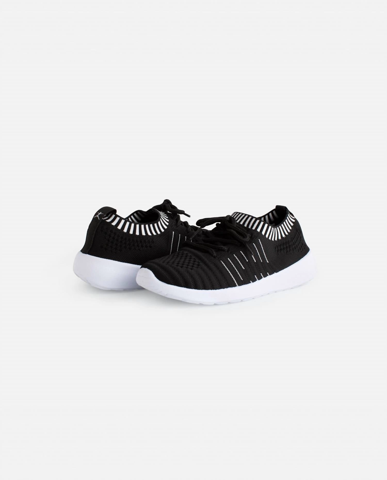 Girls Energy Lace Up Sneaker In Black Energy Returning Sole Maximum Cushioning