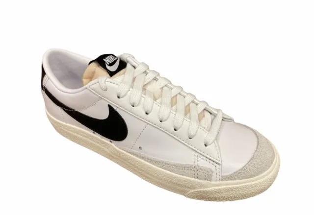 Micro Perforations Nike scarpa sneakers da donna Blazer Low '77 DC4769 102 bianco-nero-sabbia