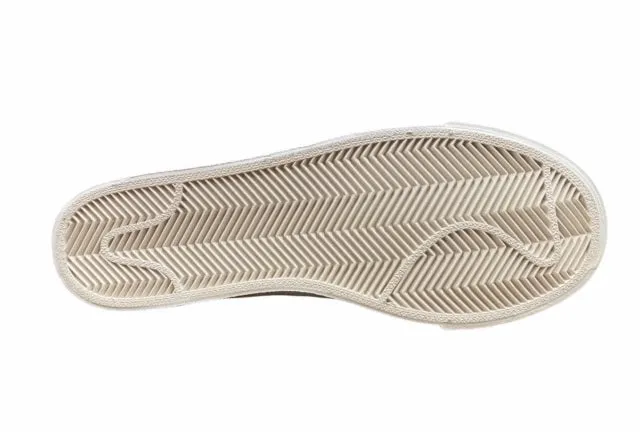 Stride Synchronization Tech Nike scarpa sneakers da donna Blazer Low '77 DC4769 102 bianco-nero-sabbia