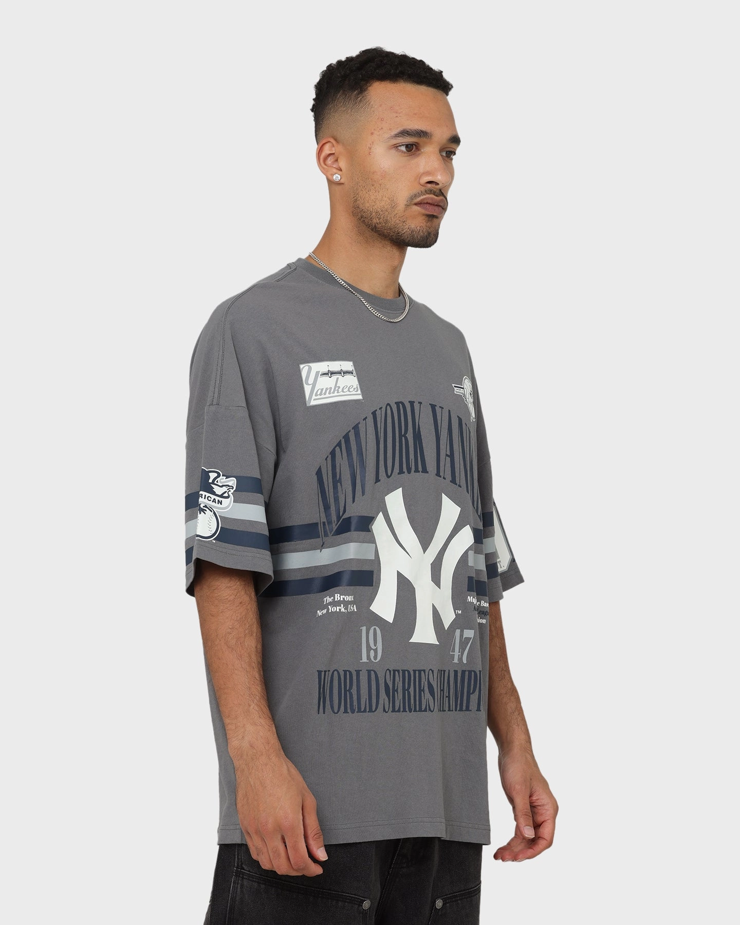 Fit For All Majestic Athletic New York Yankees Champion Arch Stripe Oversized T-Shirt Gunmetal Grey