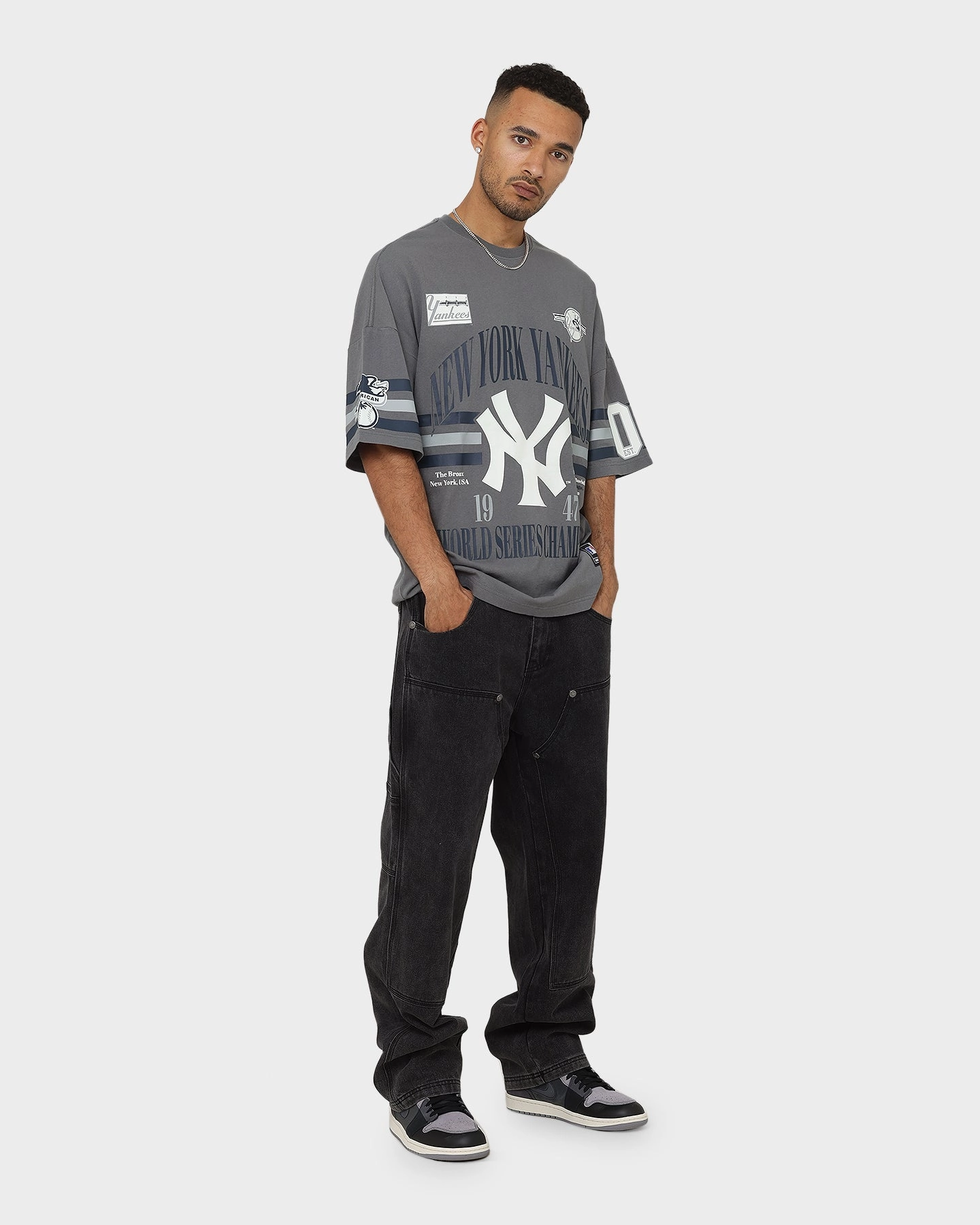 Daily Outfit Style Fun and Relaxed Majestic Athletic New York Yankees Champion Arch Stripe Oversized T-Shirt Gunmetal Grey