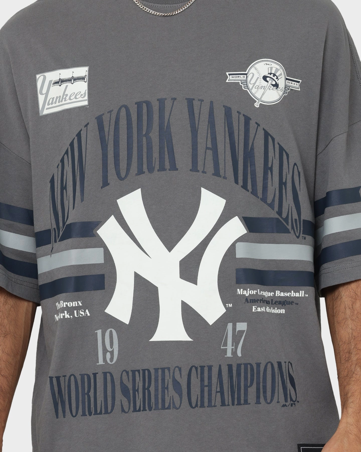 Ultra Soft Texture Majestic Athletic New York Yankees Champion Arch Stripe Oversized T-Shirt Gunmetal Grey