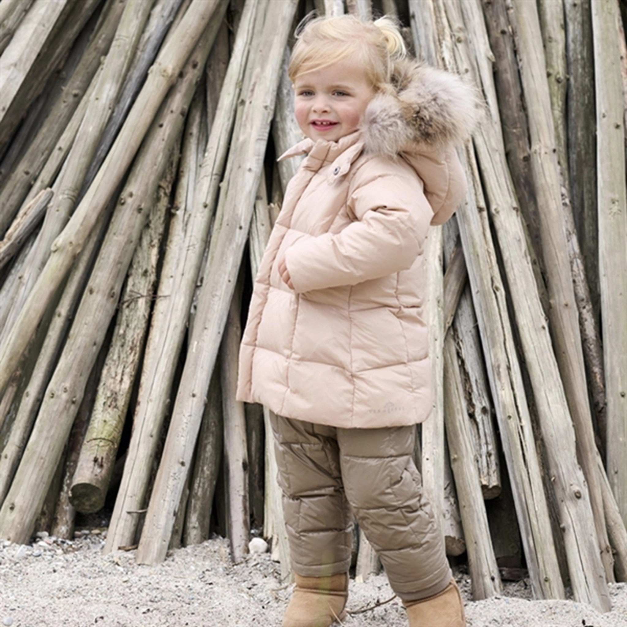 Insulated Warmth Anti Static Interior Ver de Terre Featherlight Baby Girls Dunfrakke m. Pels Mahogany Rose