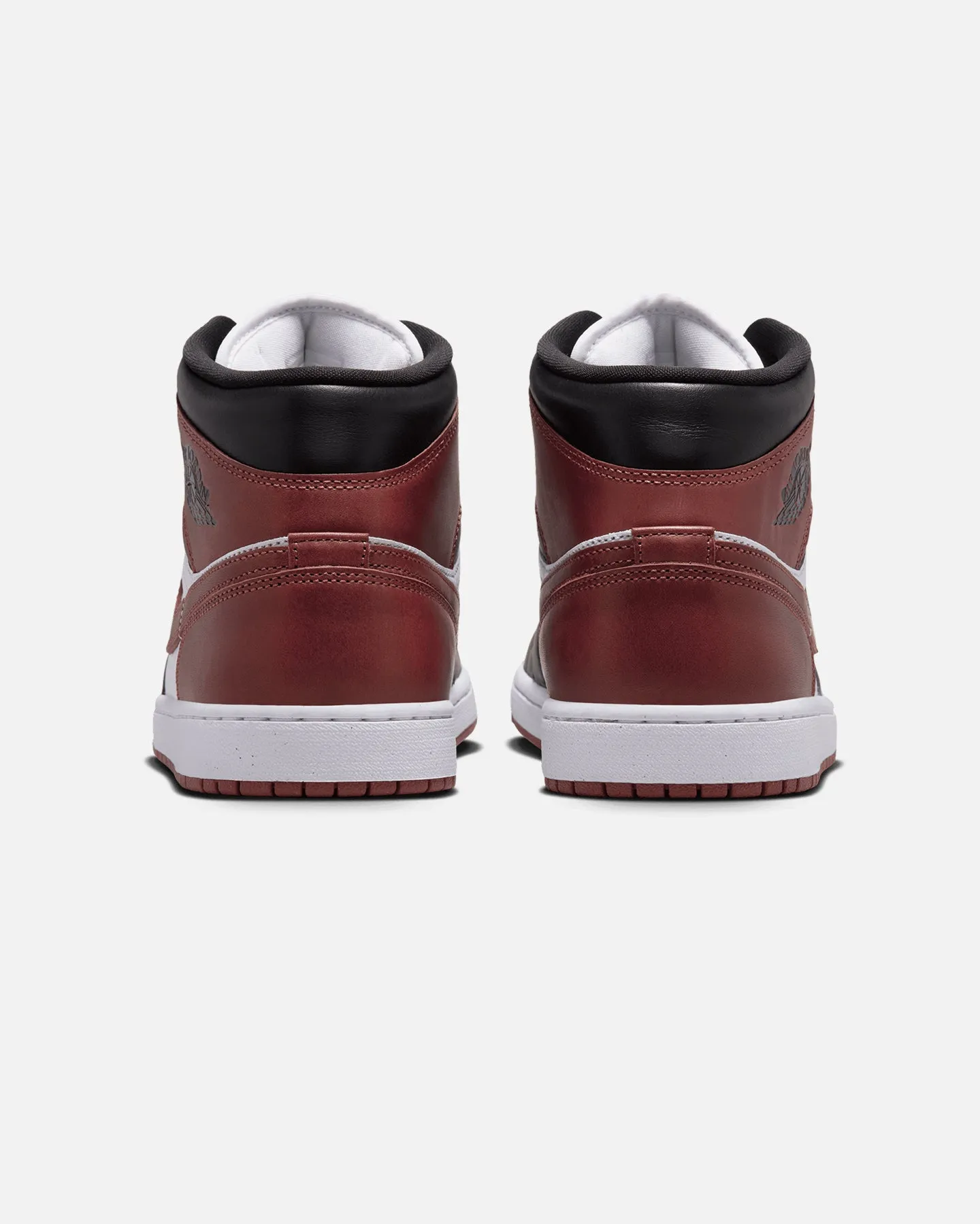 Sports Class Natural motion Jordan Air Jordan 1 Mid SE "Dark Pony" White/Dark Pony-Black