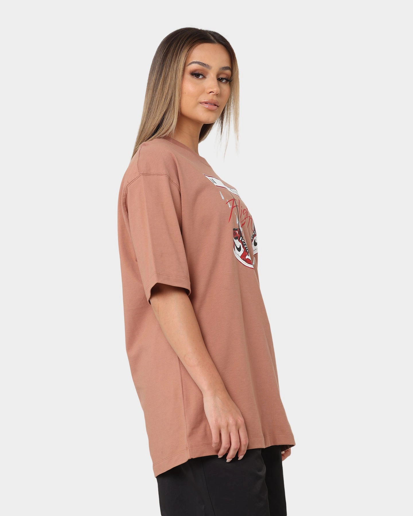 Jordan Women's Jordan Flight Graphic Oversized T-Shirt Mineral Clay Wrinkle Resistant Cloth Camping practicality