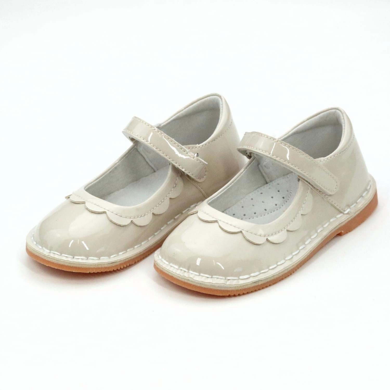 Sleek cushioning Girl's Violette Petal Mary Jane Shoes In Patent Cream