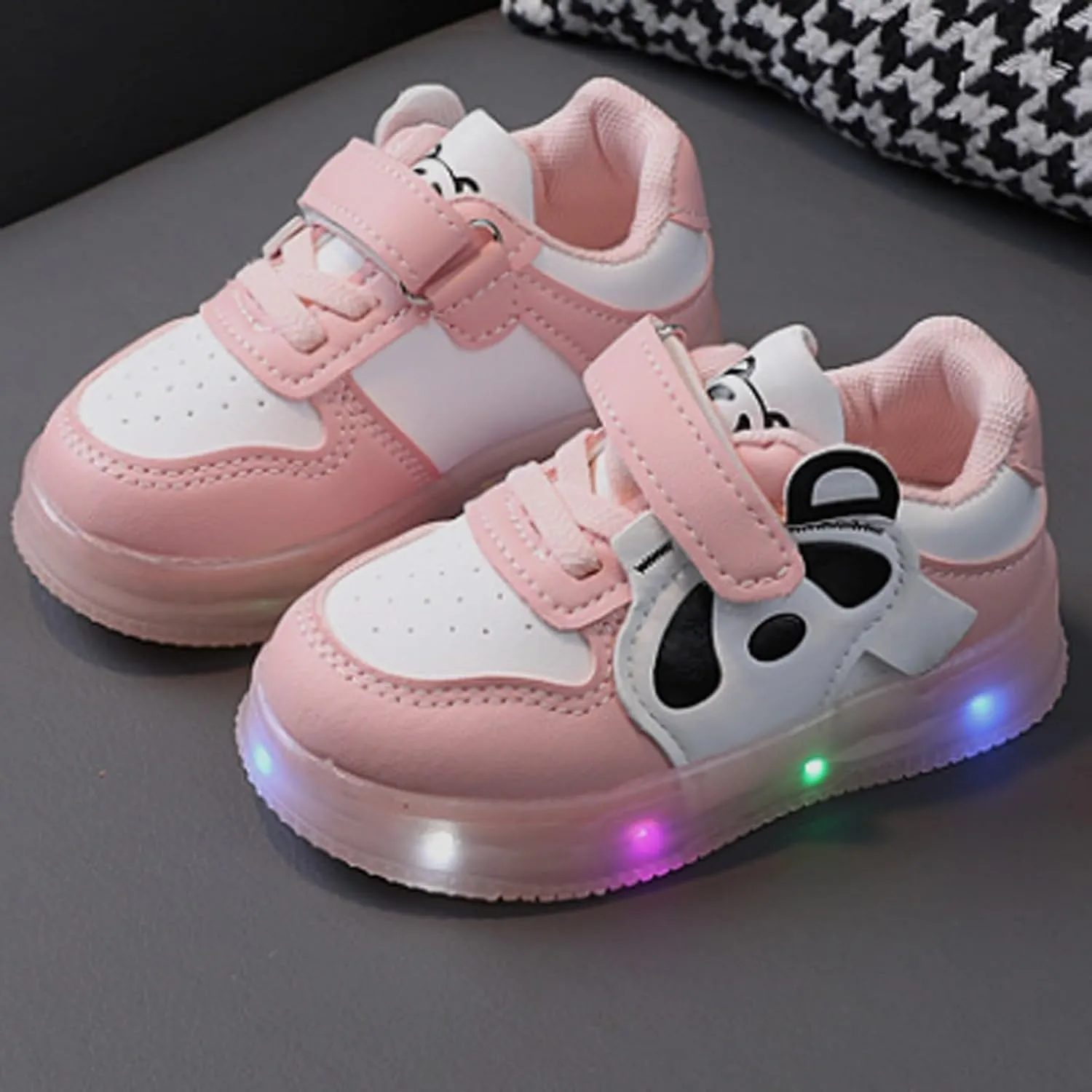 Light Up Girls Shoes Lightweight Breathable Walking Sneaker Slip On Luminous Shoes Kid Led Shoes Running Shoes