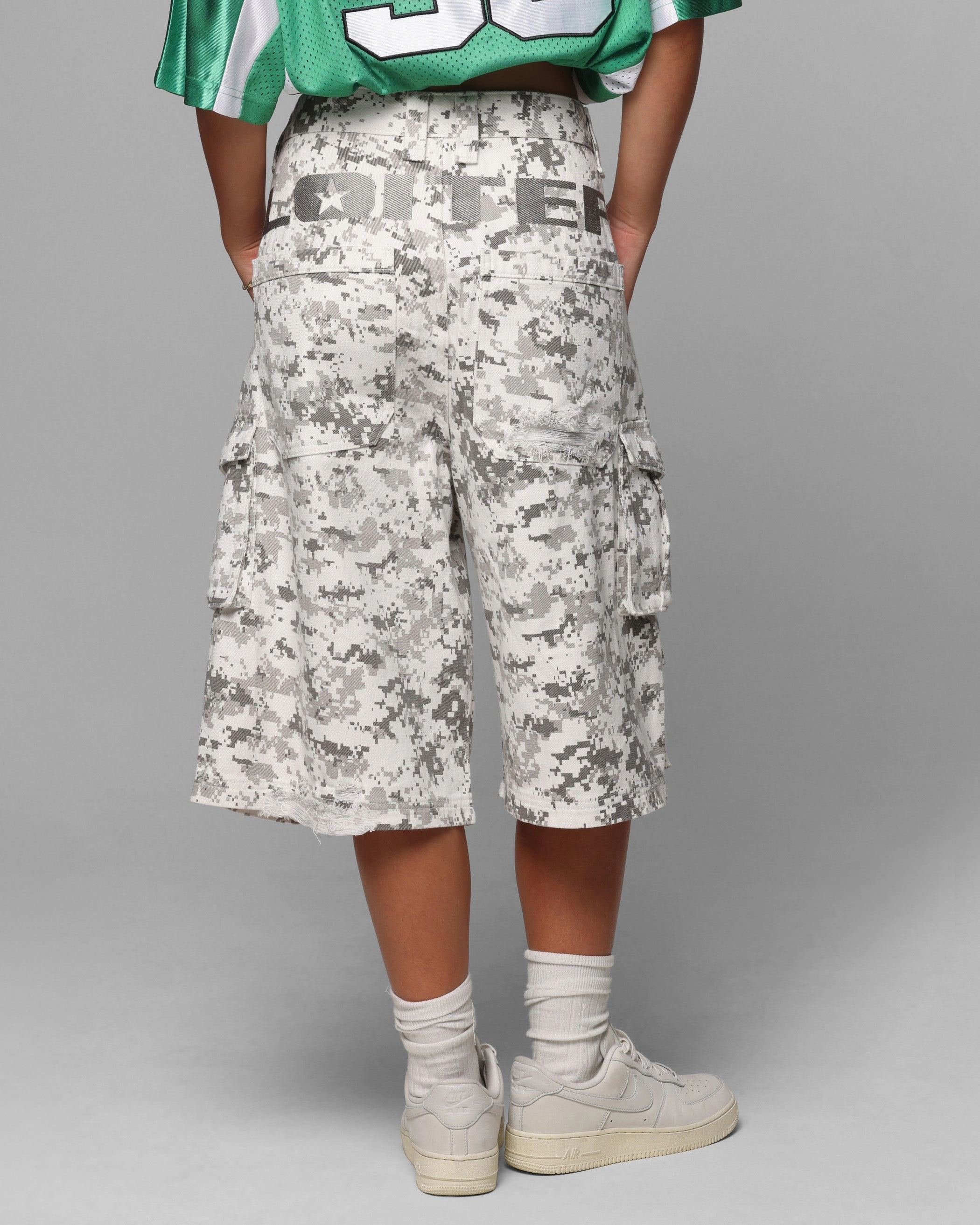 AntiPilling Bold Design Loiter Collateral Cargo Shorts Digi Snow Camo