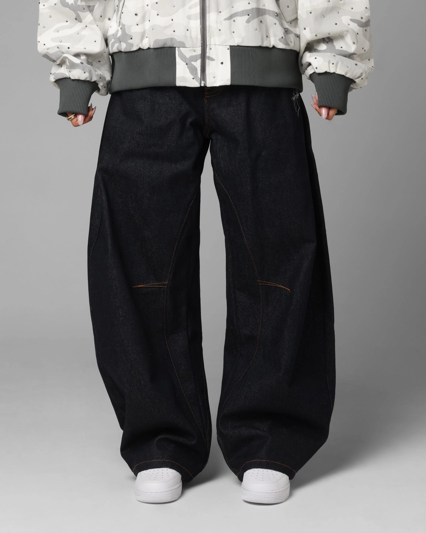clean design Essential Fit Loiter F-16 Balloon Jeans Indigo