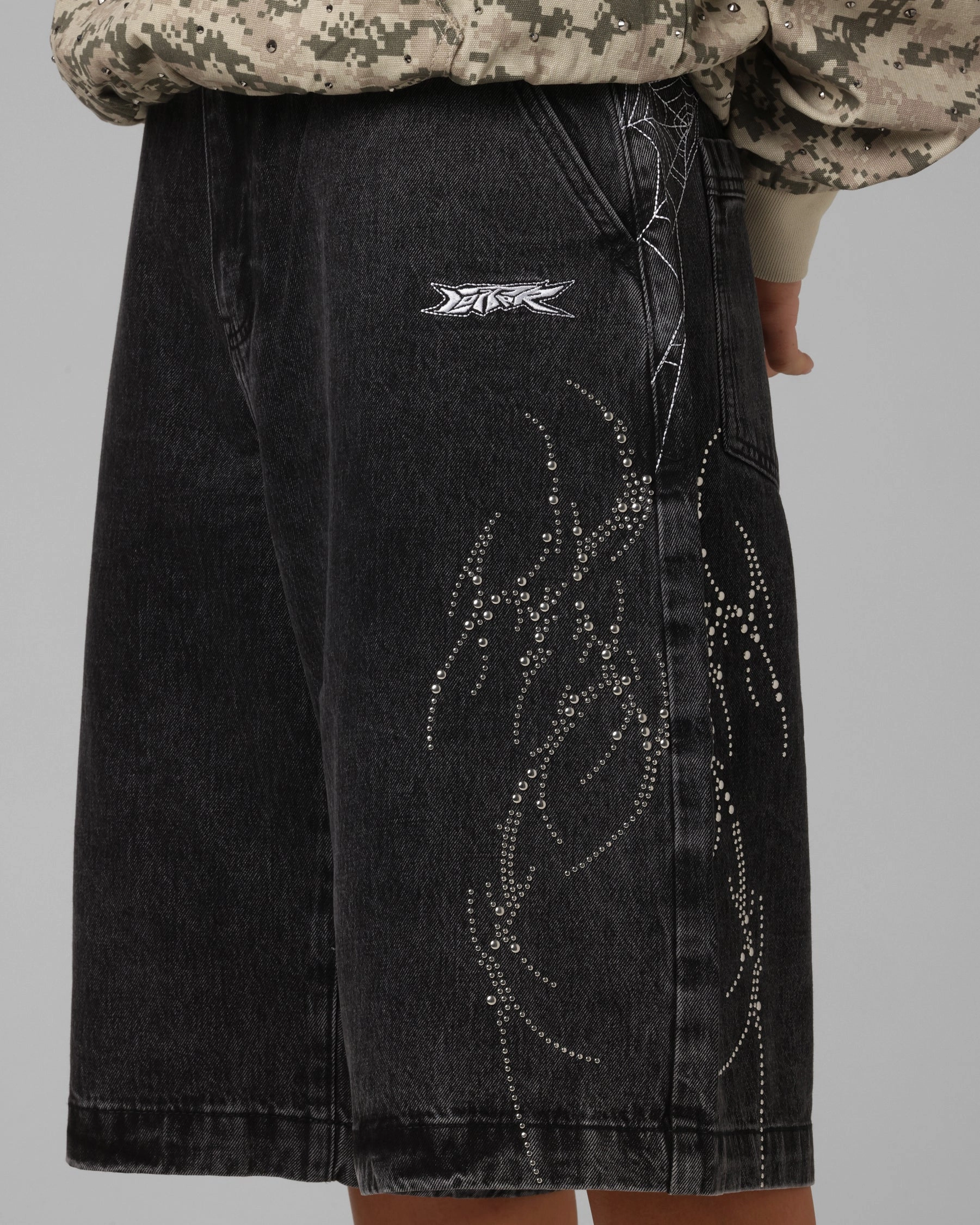 Loiter Goth Clique Jorts Black Move Comfort Easy Access