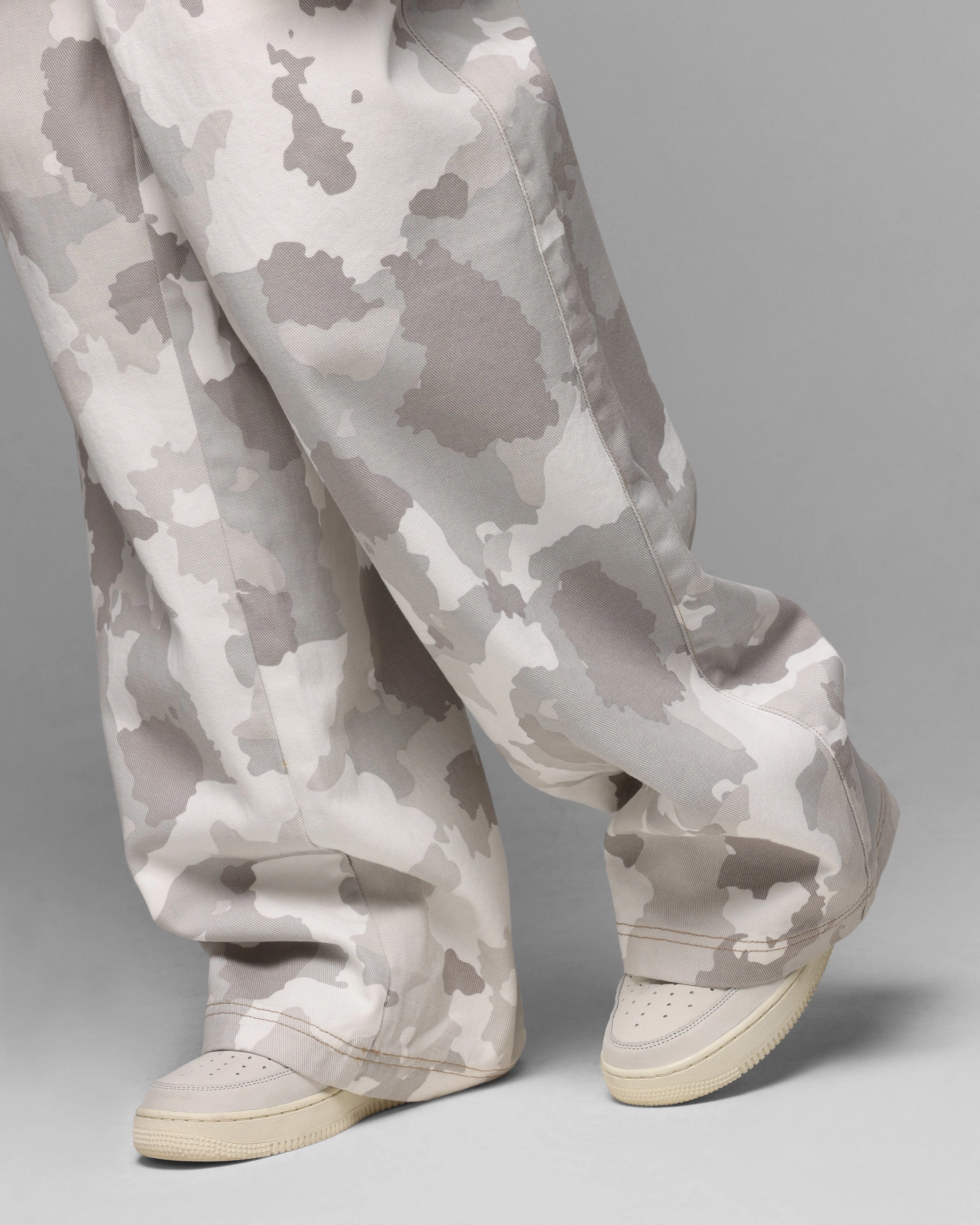 Blackout fabric Chic Design Loiter Prestige Camo Pants Snow Camo