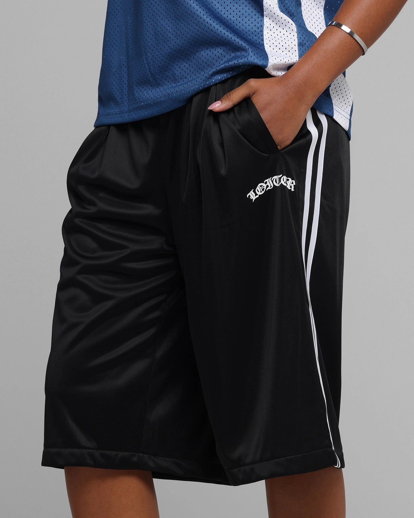 Sporty Look ErgonomicArticulatedDesign Loiter Track 3 Quarter Shorts Black
