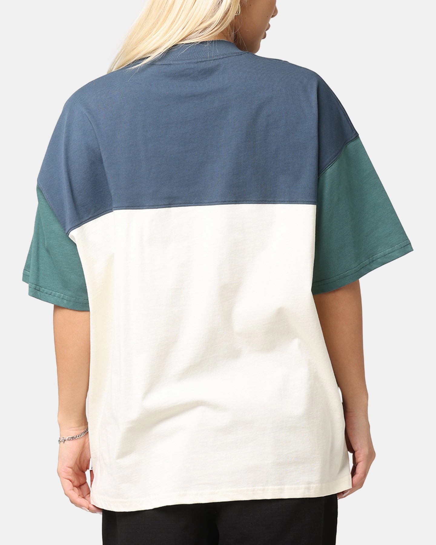 High-Quality Fabric Lightweight Look Carre Avant Oversized T-Shirt Multi
