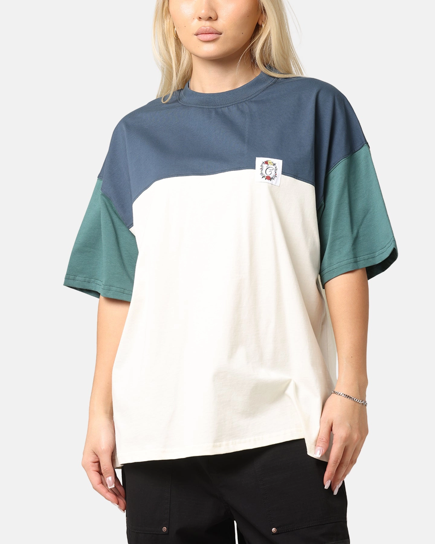 Carre Avant Oversized T-Shirt Multi Seasonal Casual Cool and Relaxed